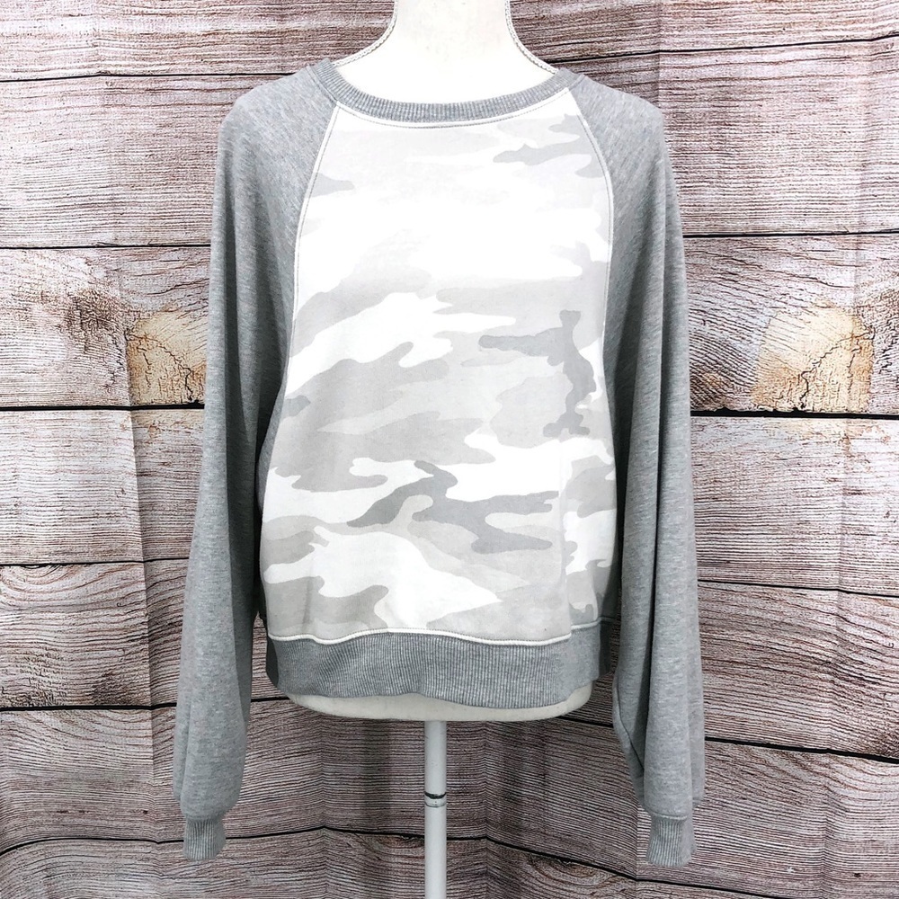 American Eagle Outfitters Gray and White Camo Sweatshirt Size M
